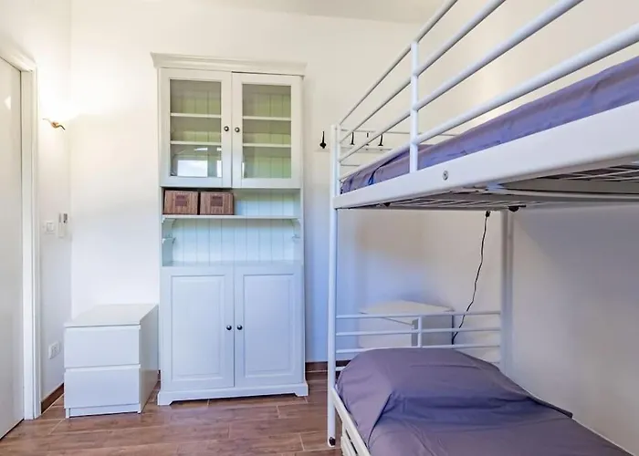 Scirocco Est Лакона