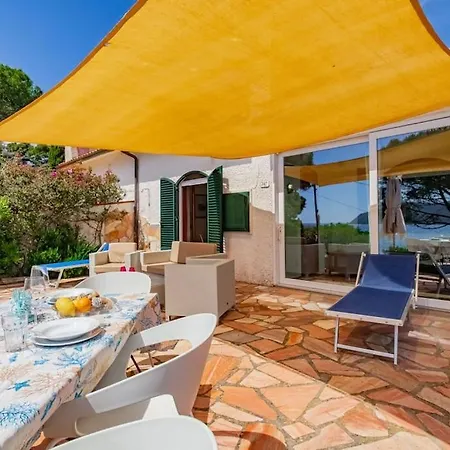 Semesterbostad Scirocco Est