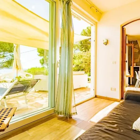 Scirocco Est Semesterbostad *